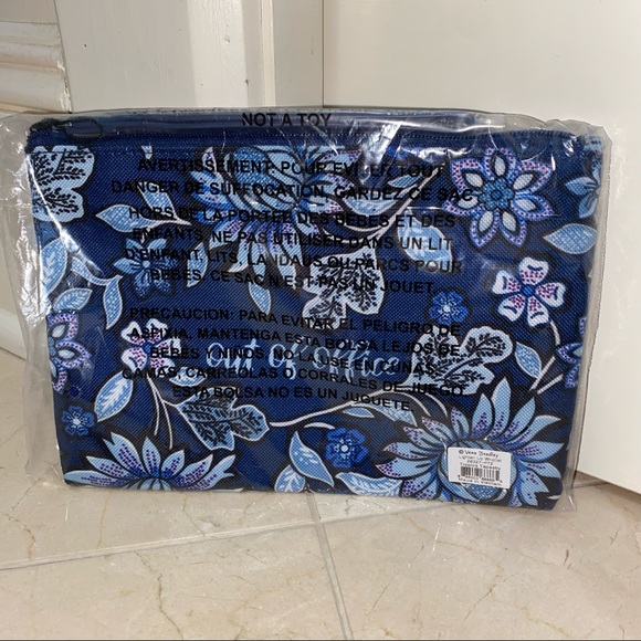 Vera Bradley Lighten Up Wrislet - Tropics Tapestry - Picture 4 of 6